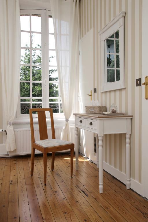 Manoir Le Mesnil Bed & Breakfast Saint-Martin-aux-Chartrains Екстериор снимка