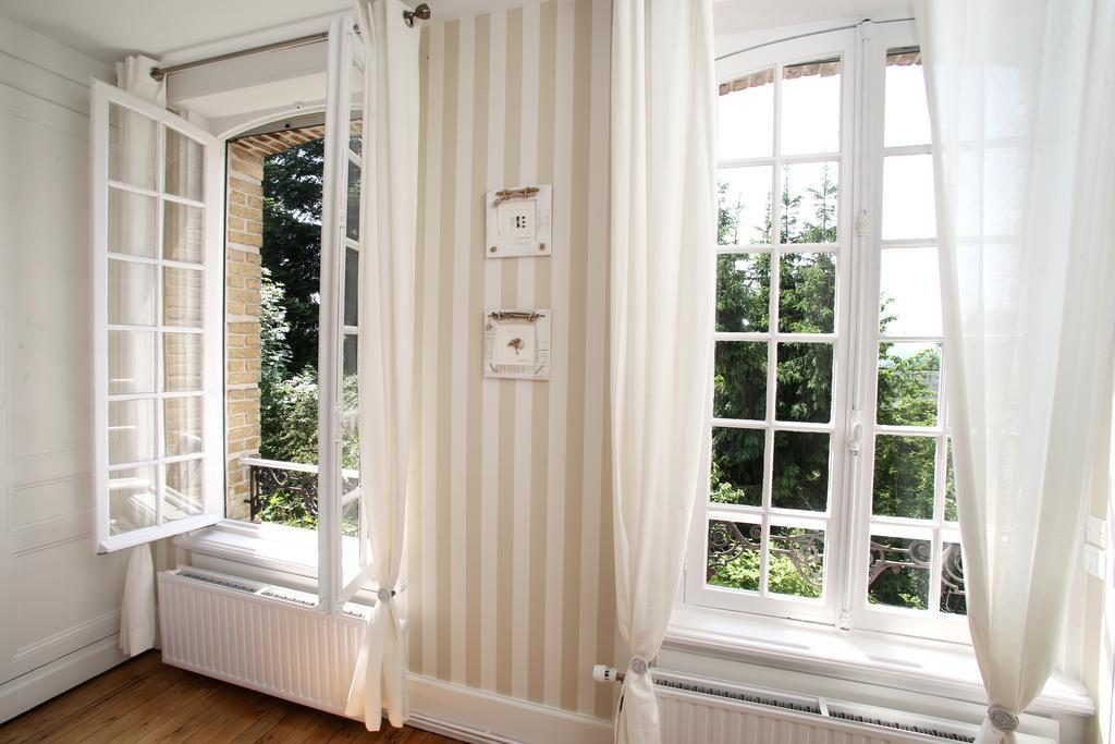 Manoir Le Mesnil Bed & Breakfast Saint-Martin-aux-Chartrains Екстериор снимка