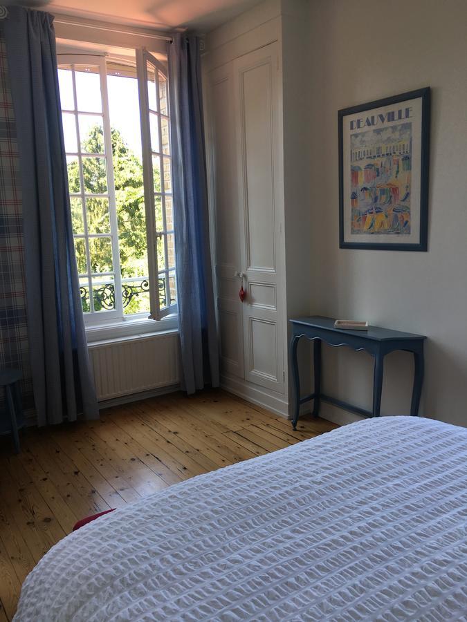 Manoir Le Mesnil Bed & Breakfast Saint-Martin-aux-Chartrains Екстериор снимка